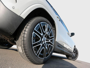 Mercedes-Benz GLA 200 AMG Night 360° AHK EasyPack Kamera SHZ