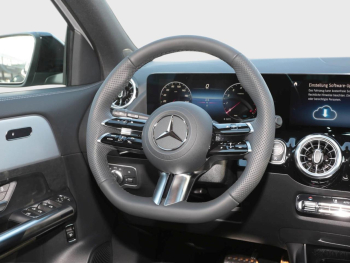 Mercedes-Benz GLA 200 AMG Night 360° AHK EasyPack Kamera SHZ