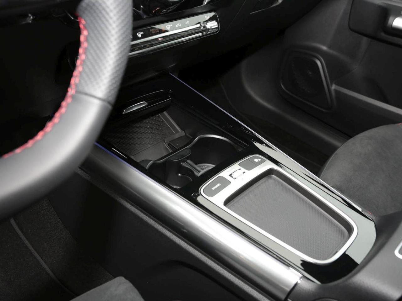 Mercedes-Benz GLA 200 AMG MBUXNavi-Prem. Kamera Easy-Pack AHK