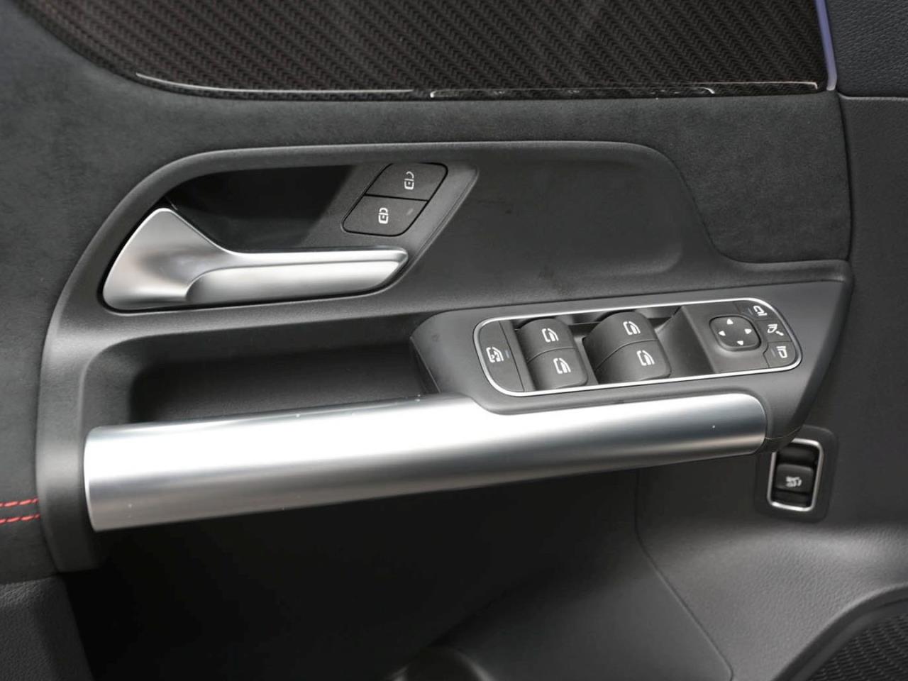 Mercedes-Benz GLA 200 AMG MBUXNavi-Prem. Kamera Easy-Pack AHK