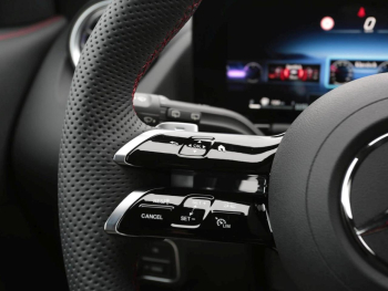 Mercedes-Benz GLA 200 AMG MBUXNavi-Prem. Kamera Easy-Pack AHK