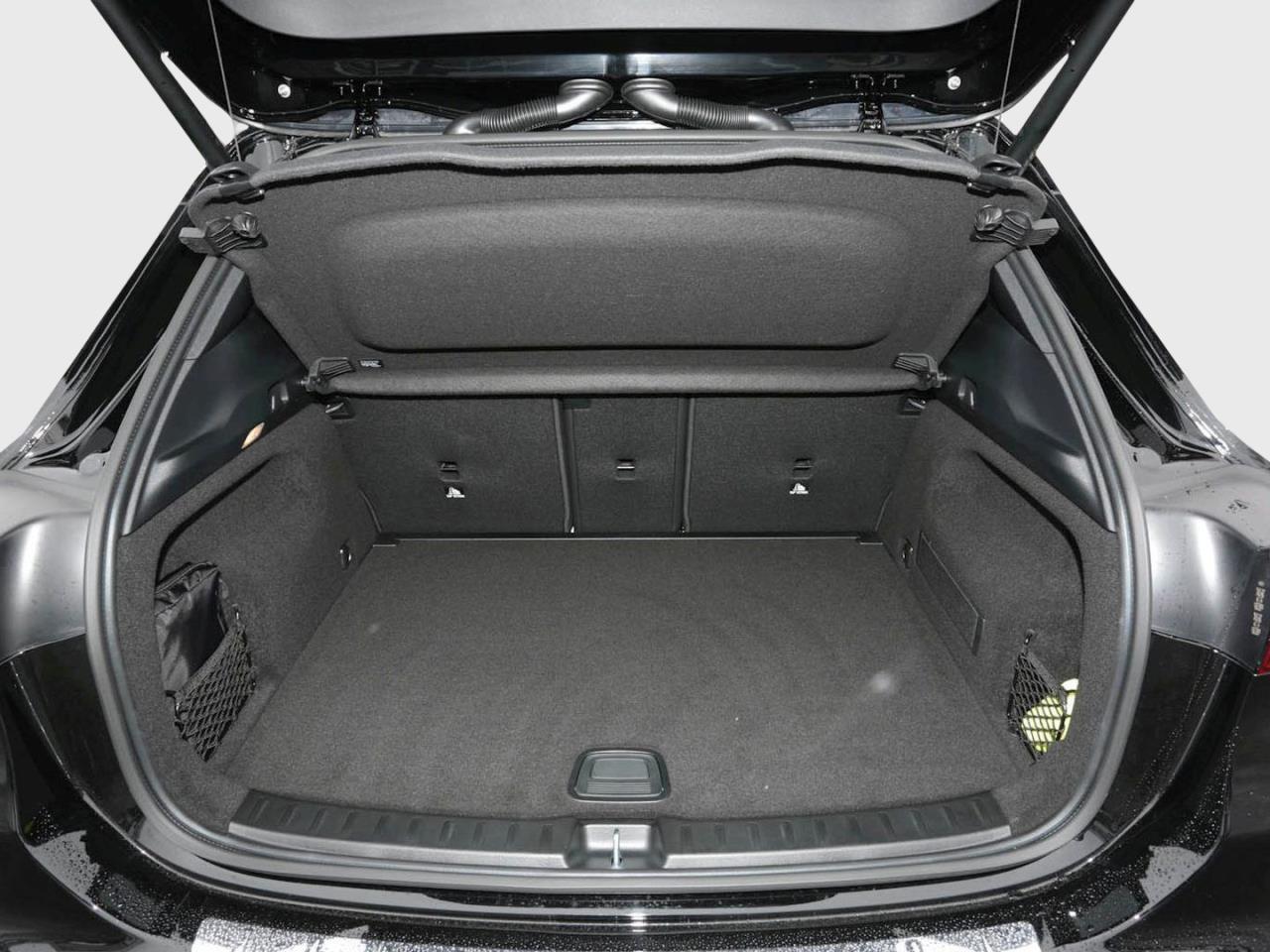 Mercedes-Benz GLA 200 AMG MBUXNavi-Prem. Kamera Easy-Pack AHK