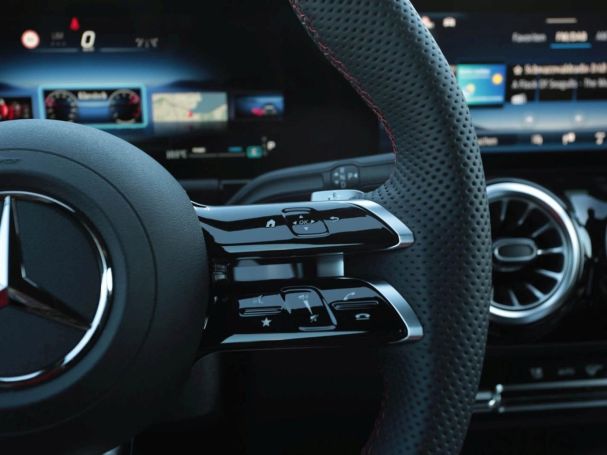 Mercedes-Benz GLA 200 AMG Night Distronic Totwinkel 360° AHK