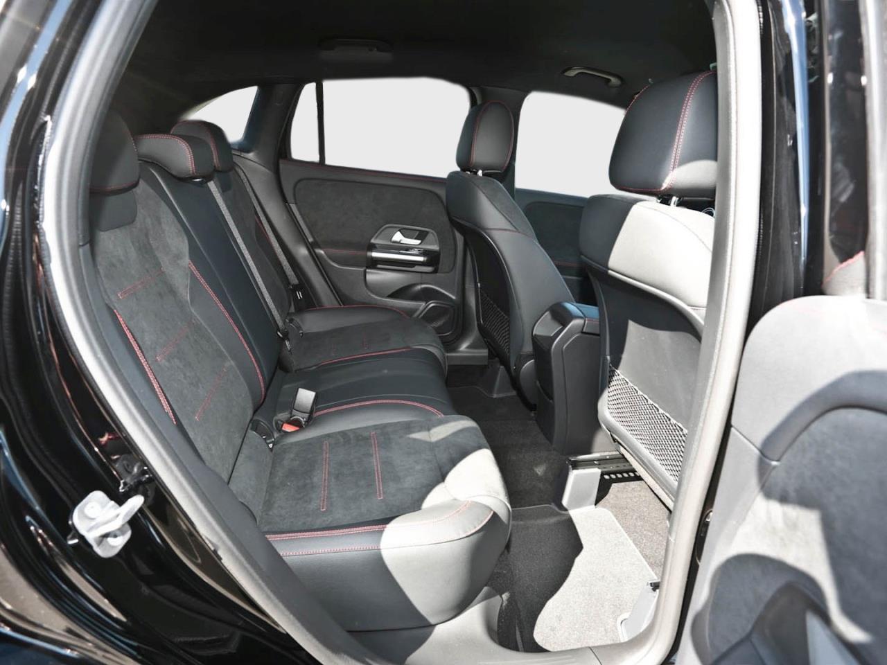 Mercedes-Benz GLA 200 AMG Night Distronic Totwinkel 360° AHK