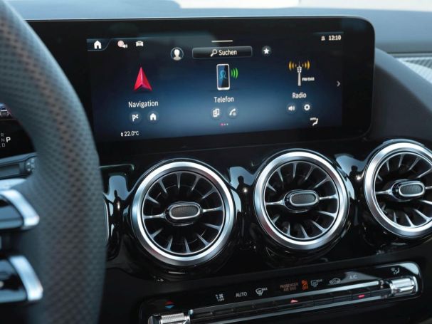 Mercedes-Benz GLA 200 AMG Night Distronic Totwinkel 360° AHK