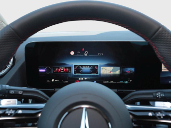 Mercedes-Benz GLA 200 AMG Night Distronic Totwinkel 360° AHK