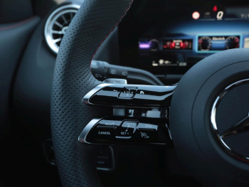 Mercedes-Benz GLA 200 AMG Night Distronic Totwinkel 360° AHK