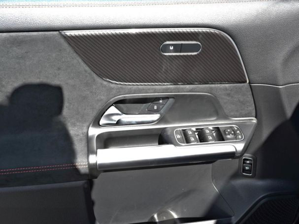 Mercedes-Benz GLA 200 AMG Night Distronic Totwinkel 360° AHK