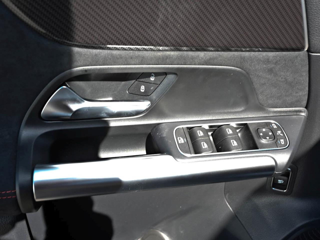 Mercedes-Benz GLA 200 AMG Night Distronic Totwinkel 360° AHK