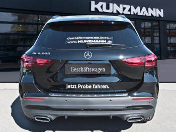 Mercedes-Benz GLA 200 AMG Night Distronic Totwinkel 360° AHK