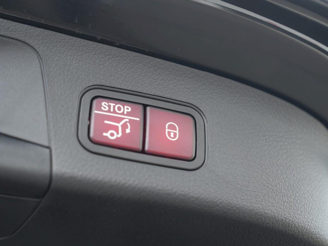 Mercedes-Benz GLA 200 AMG Distronic Memory AHK Burmester