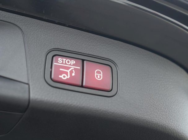 Mercedes-Benz GLA 200 AMG Distronic Memory AHK Burmester