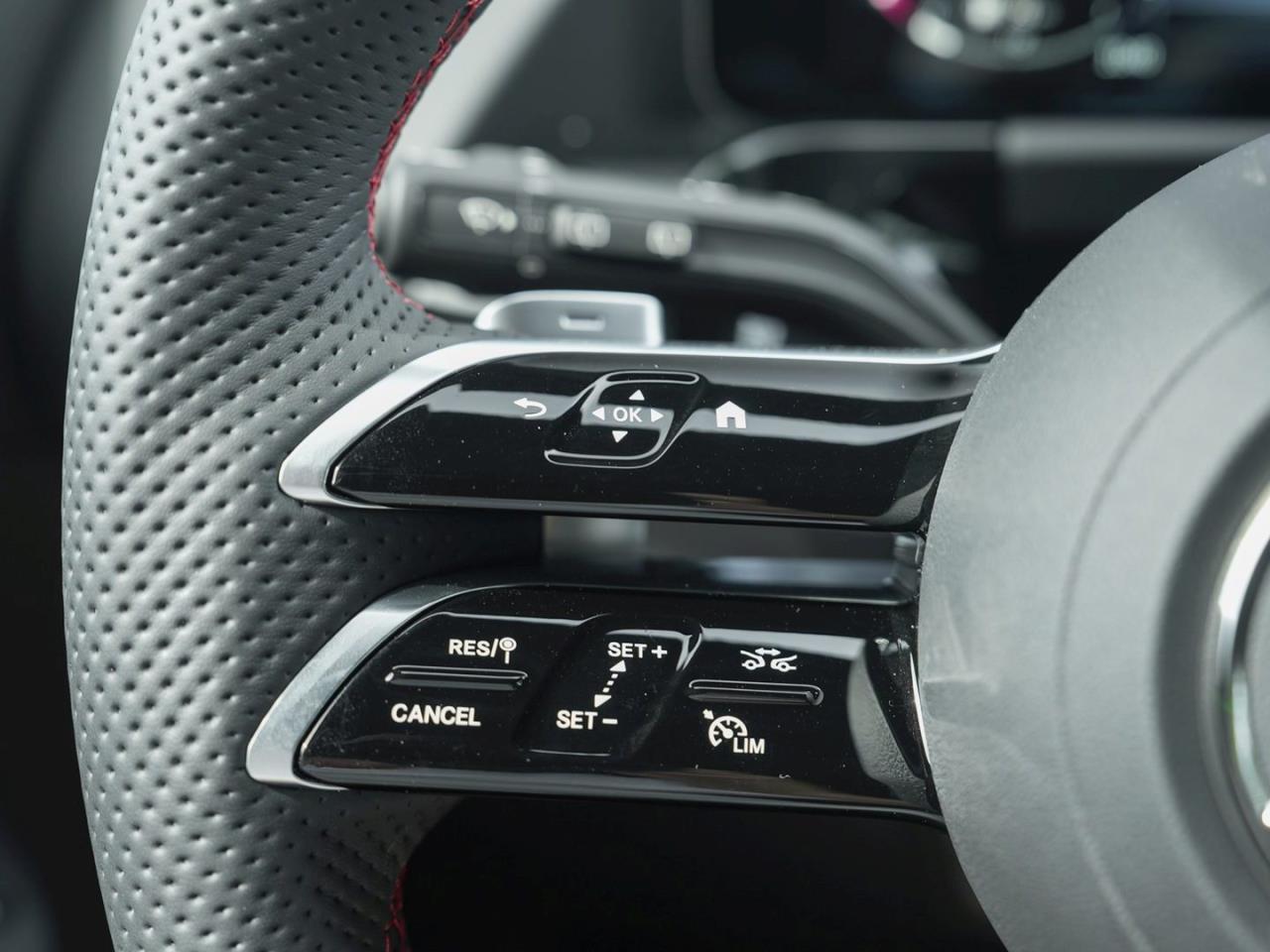 Mercedes-Benz GLA 200 AMG Distronic Memory AHK Burmester