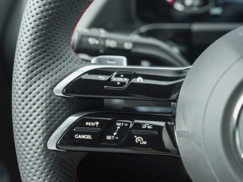 Mercedes-Benz GLA 200 AMG Distronic Memory AHK Burmester