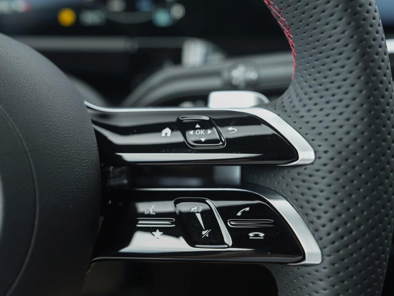 Mercedes-Benz GLA 200 AMG Distronic Memory AHK Burmester