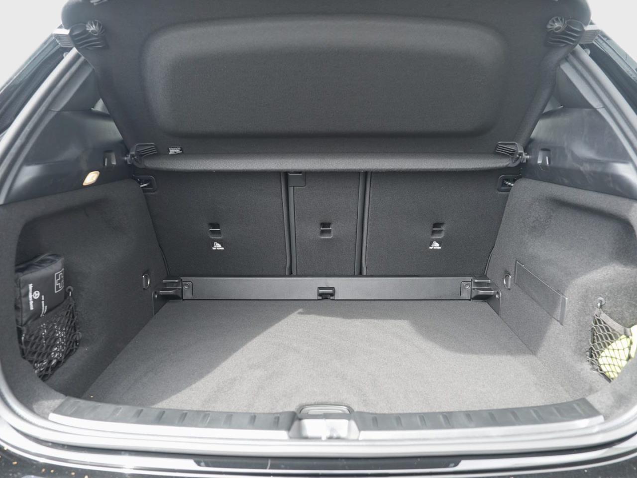 Mercedes-Benz GLA 200 AMG Distronic Memory AHK Burmester