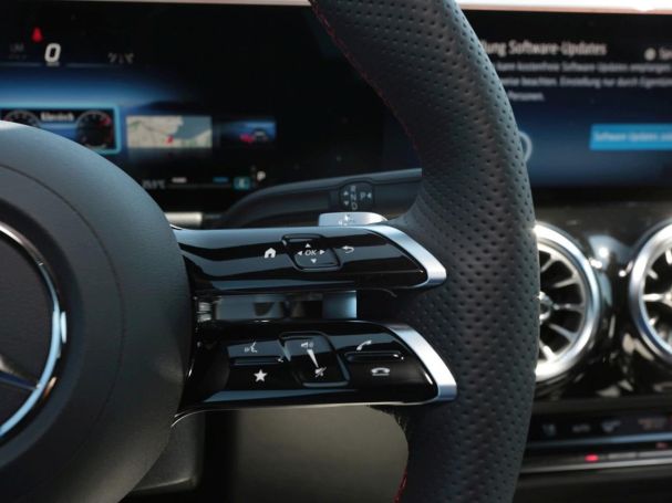 Mercedes-Benz GLA 200 AMG Distronic Kamera Totwinkel AHK