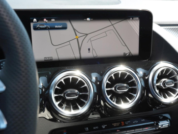 Mercedes-Benz GLA 200 AMG Distronic Kamera Totwinkel AHK