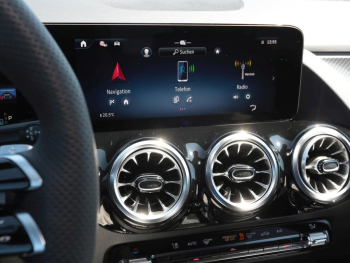 Mercedes-Benz GLA 200 AMG Distronic Kamera Totwinkel AHK