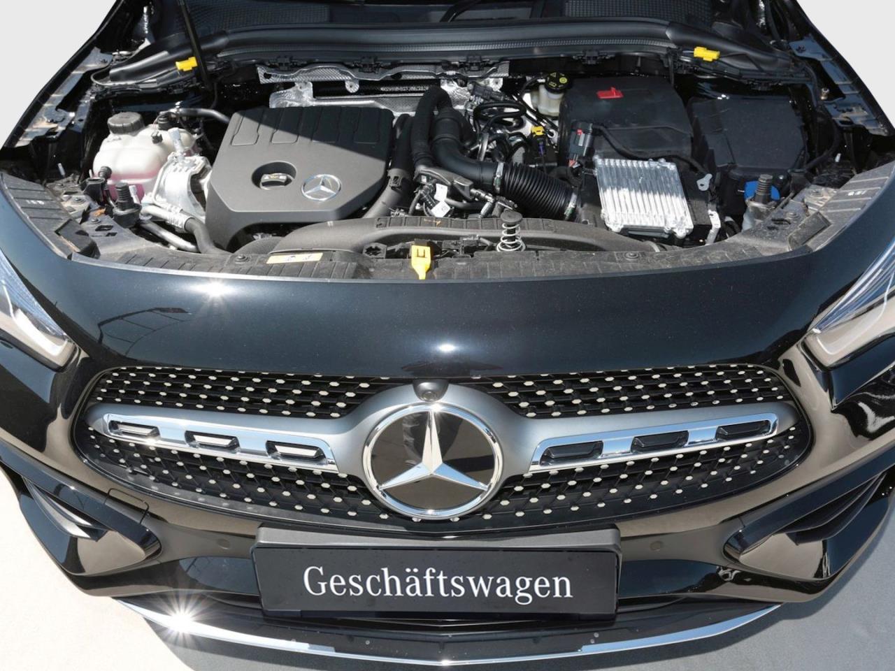 Mercedes-Benz GLA 200 AMG Distronic Kamera Totwinkel AHK