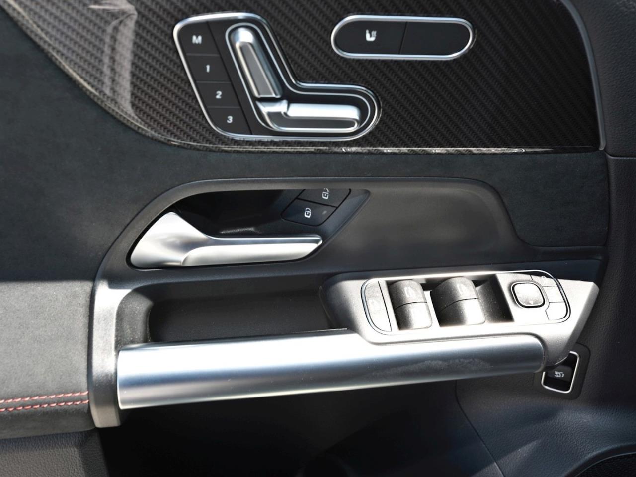 Mercedes-Benz GLA 200 AMG Distronic Kamera Totwinkel AHK