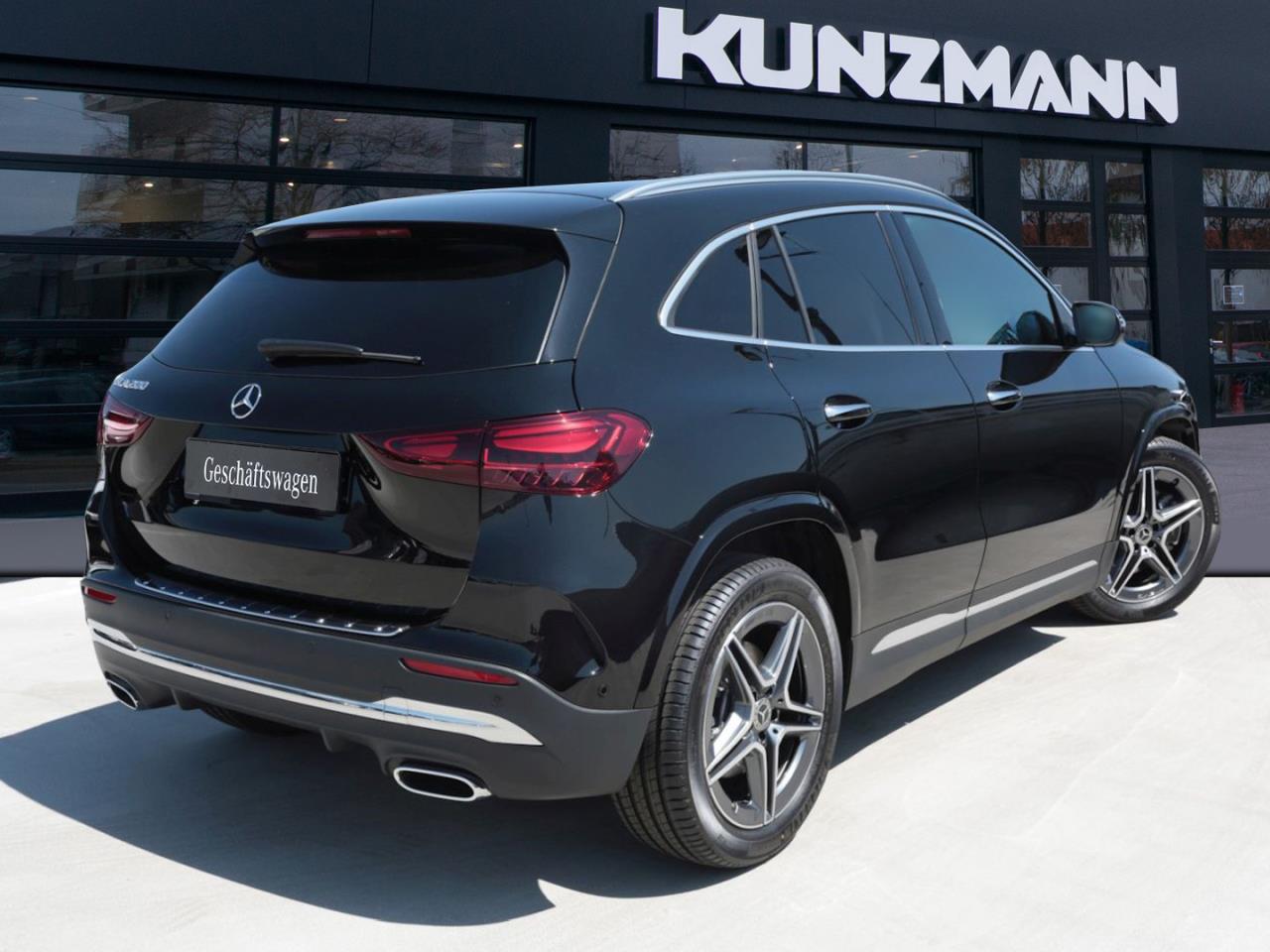 Mercedes-Benz GLA 200 AMG Distronic Kamera Totwinkel AHK