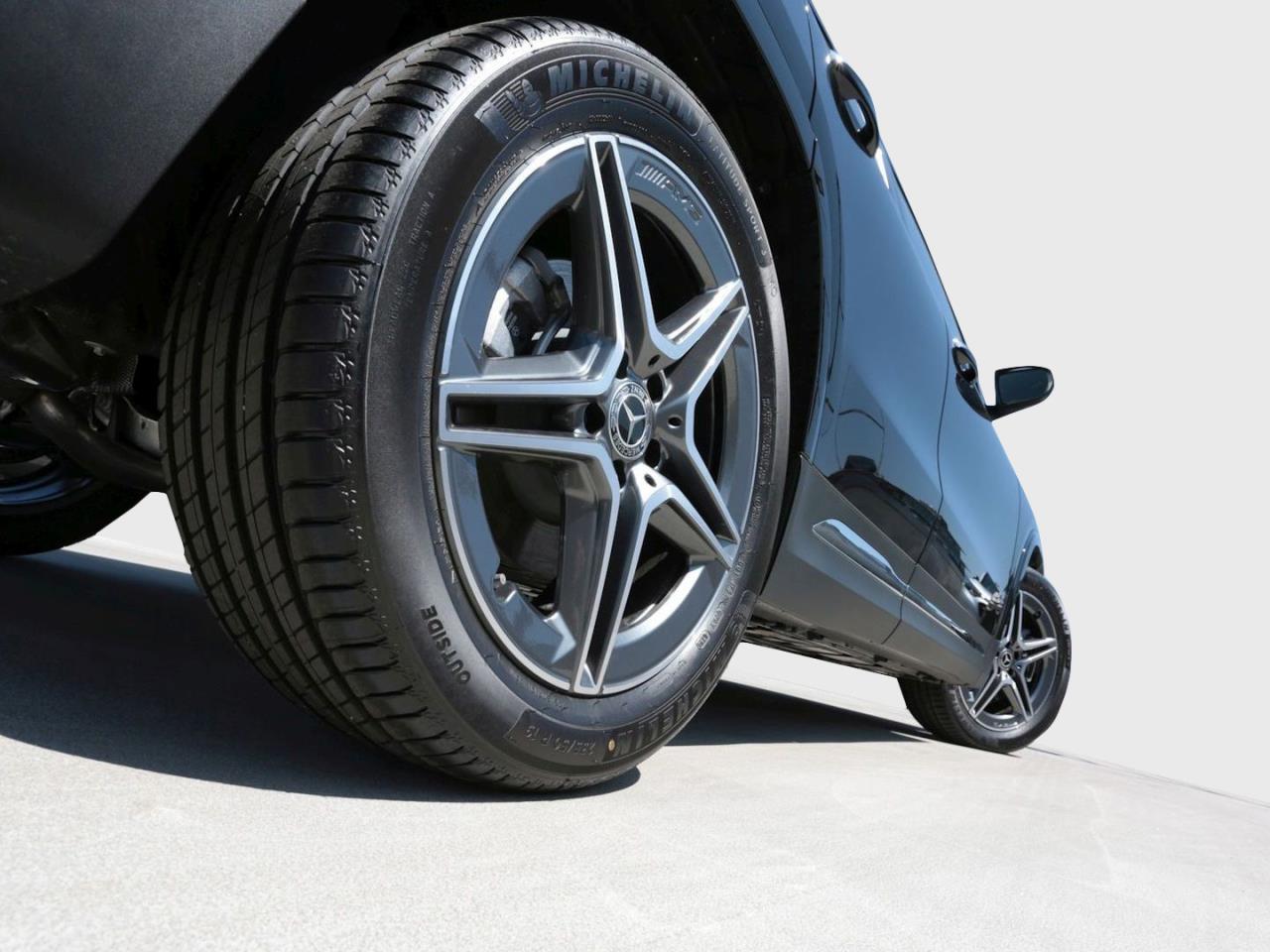 Mercedes-Benz GLA 200 AMG Distronic Kamera Totwinkel AHK