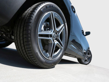 Mercedes-Benz GLA 200 AMG Distronic Kamera Totwinkel AHK