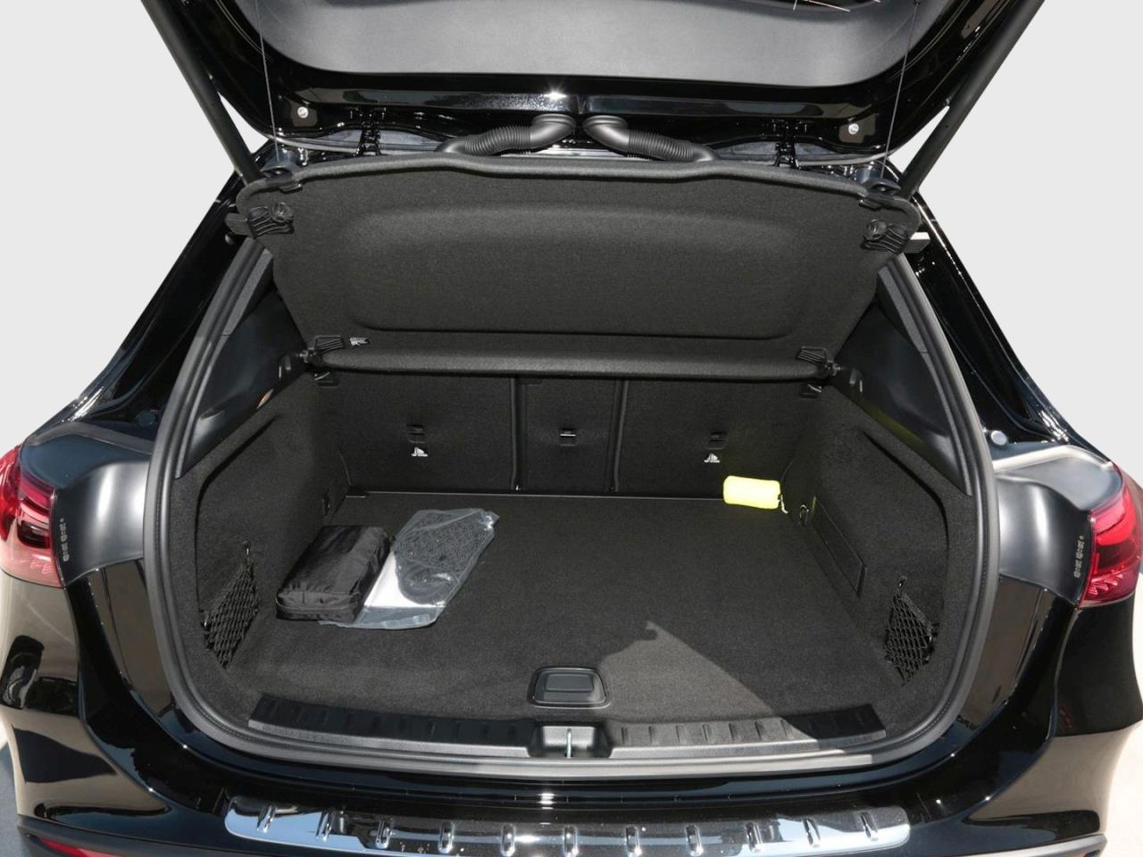 Mercedes-Benz GLA 200 AMG Distronic Kamera Totwinkel AHK