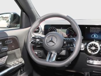 Mercedes-Benz GLA 200 AMG Distronic Kamera Totwinkel AHK