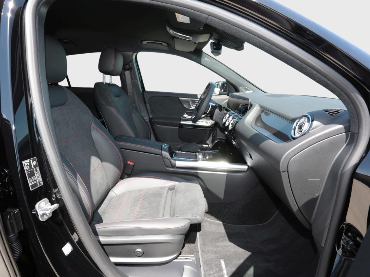 Mercedes-Benz GLA 200 AMG Distronic Kamera Totwinkel AHK