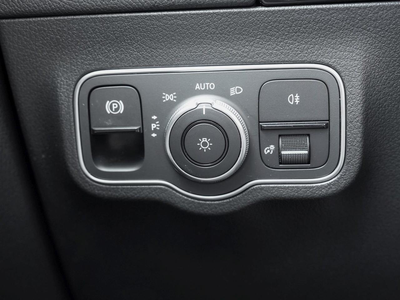 Mercedes-Benz GLA 200 MBUX Navi Kamera AHK SpurhalteP