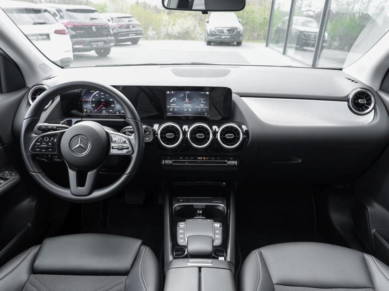 Mercedes-Benz GLA 200 MBUX Navi Kamera AHK SpurhalteP