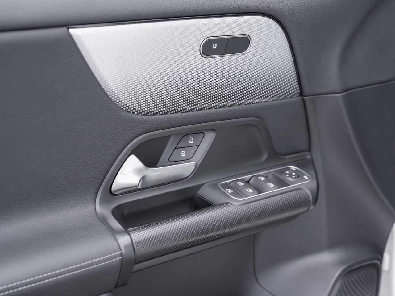 Mercedes-Benz GLA 200 MBUX Navi Kamera AHK SpurhalteP