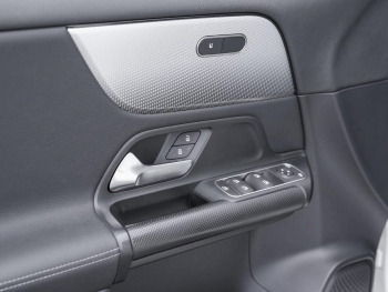 Mercedes-Benz GLA 200 MBUX Navi Kamera AHK SpurhalteP