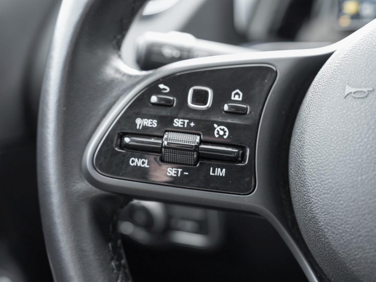 Mercedes-Benz GLA 200 MBUX Navi Kamera AHK SpurhalteP