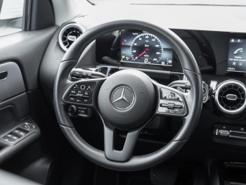 Mercedes-Benz GLA 200 MBUX Navi Kamera AHK SpurhalteP