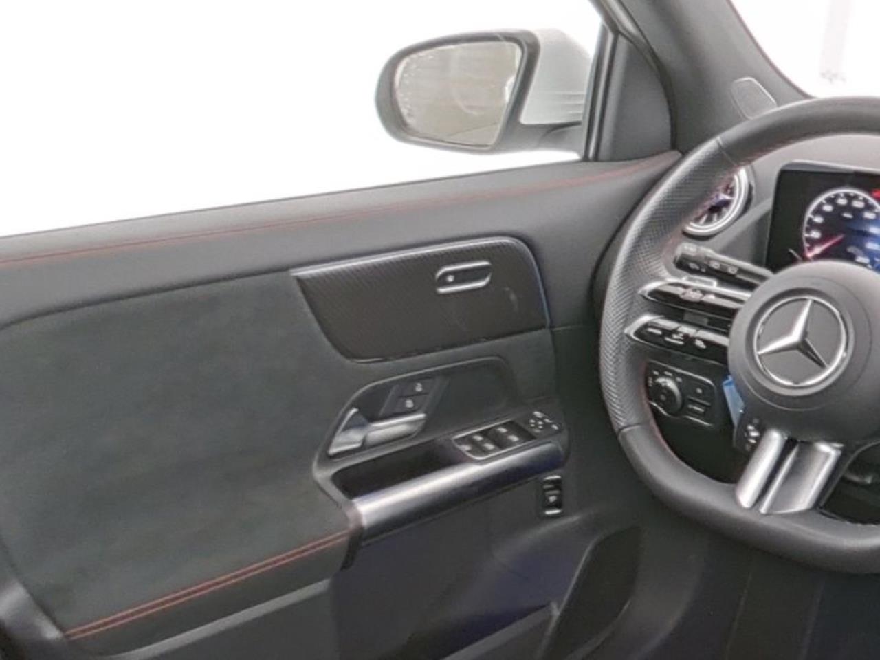 Mercedes-Benz GLA 200 AMG MBUXNavi-Prem. Panorama Kamera EasyP