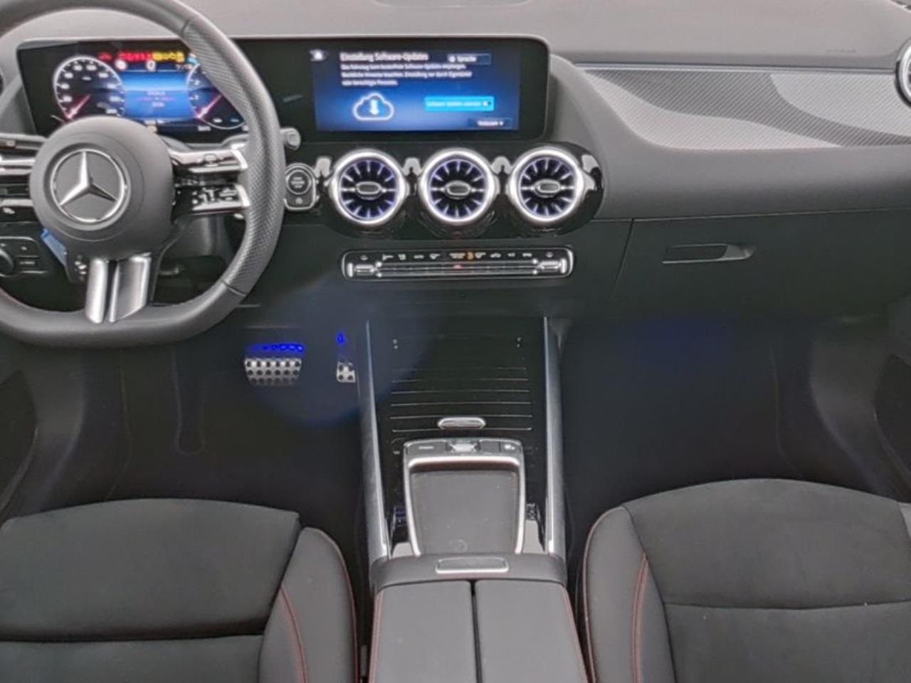 Mercedes-Benz GLA 200 AMG MBUXNavi-Prem. Panorama Kamera EasyP