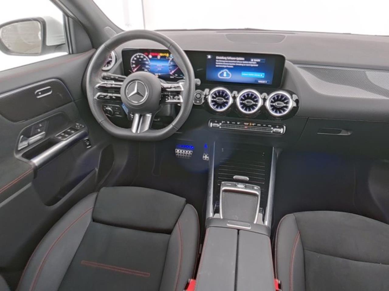 Mercedes-Benz GLA 200 AMG MBUXNavi-Prem. Panorama Kamera EasyP
