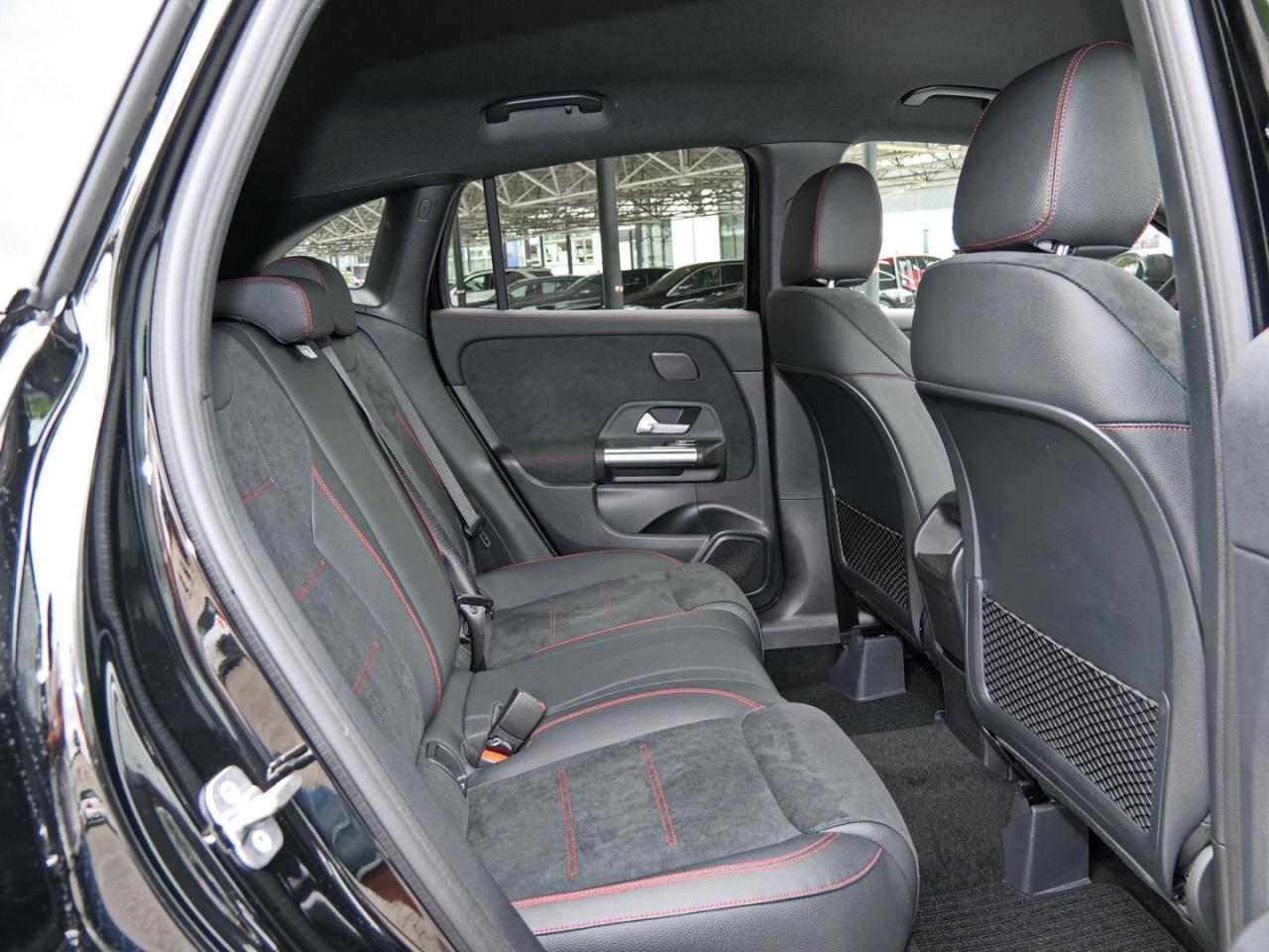 Mercedes-Benz GLA 220 4MATIC AMG Night Distronic 360° AHK
