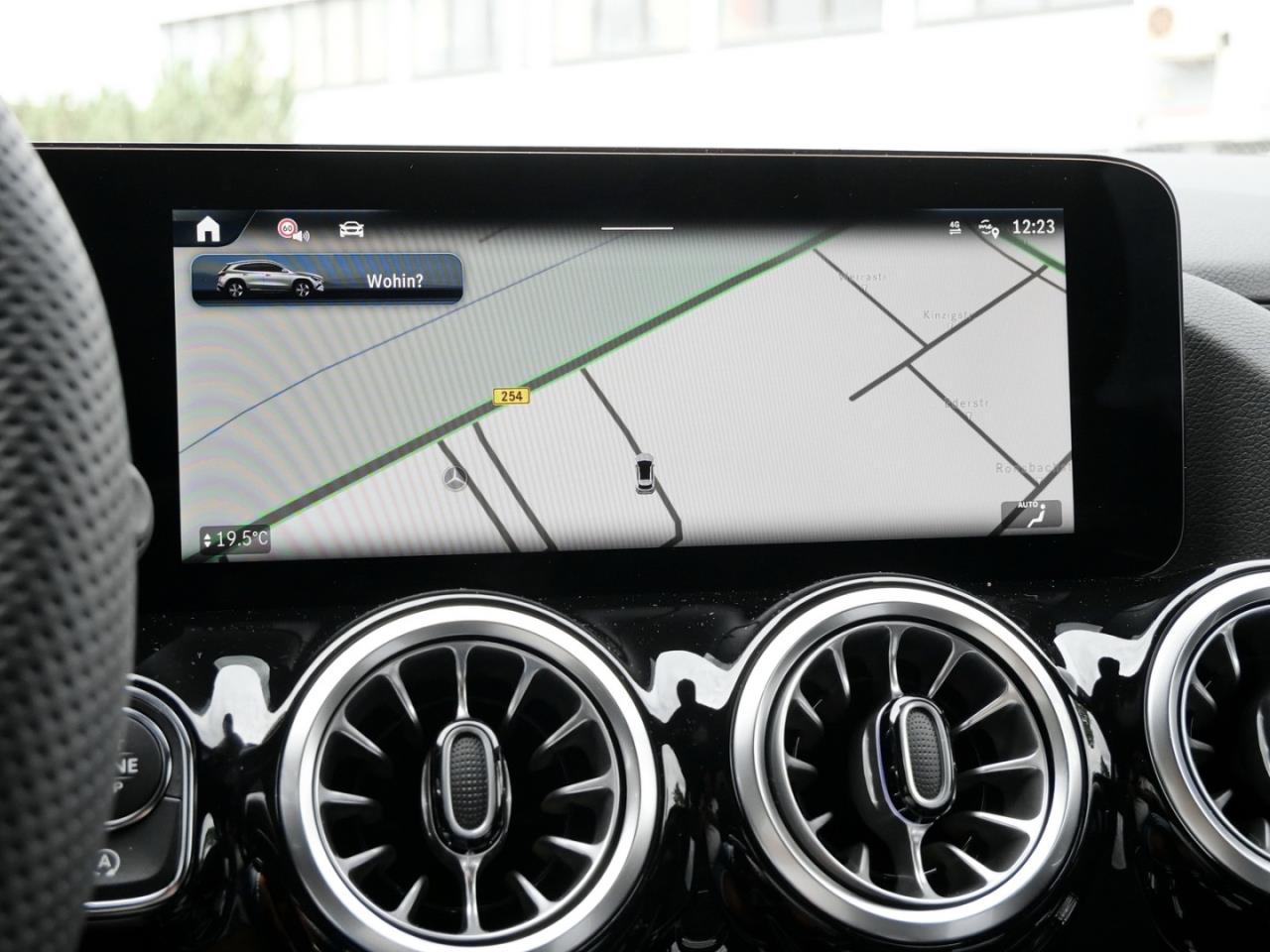 Mercedes-Benz GLA 220 4MATIC AMG Night Distronic 360° AHK