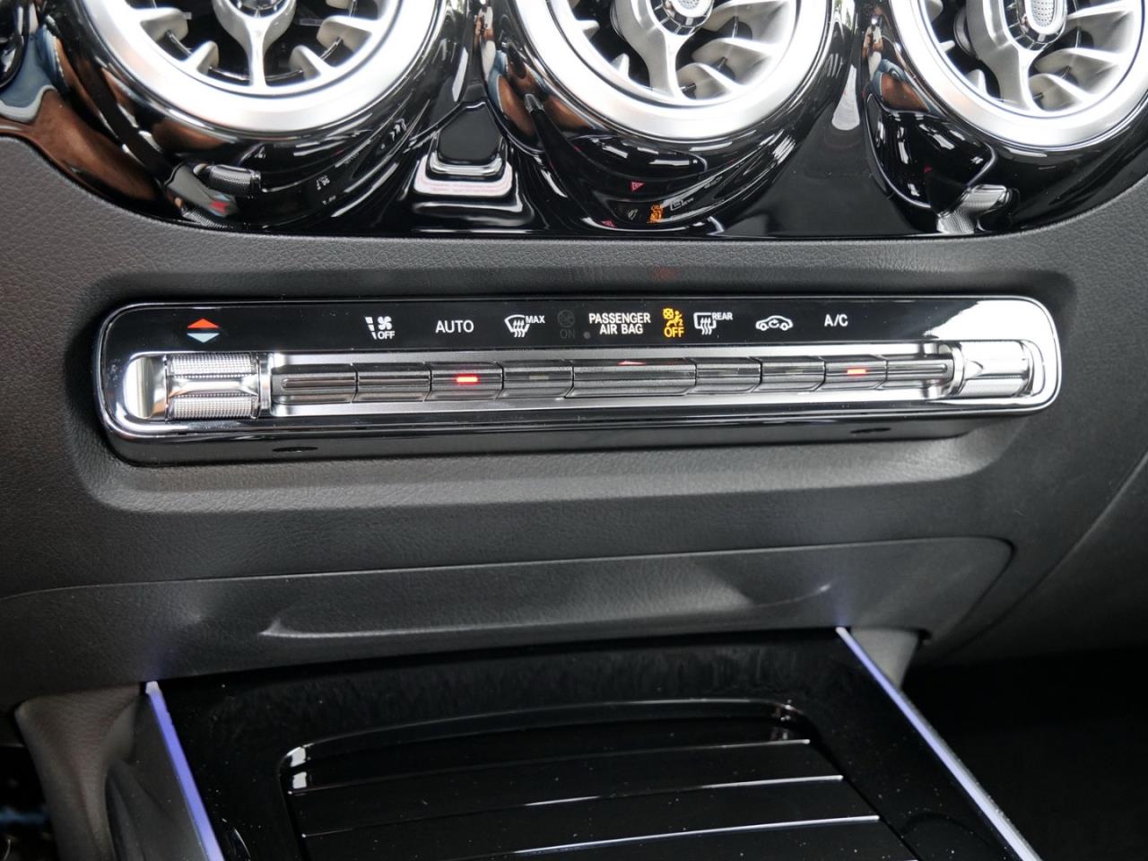 Mercedes-Benz GLA 220 4MATIC AMG Night Distronic 360° AHK