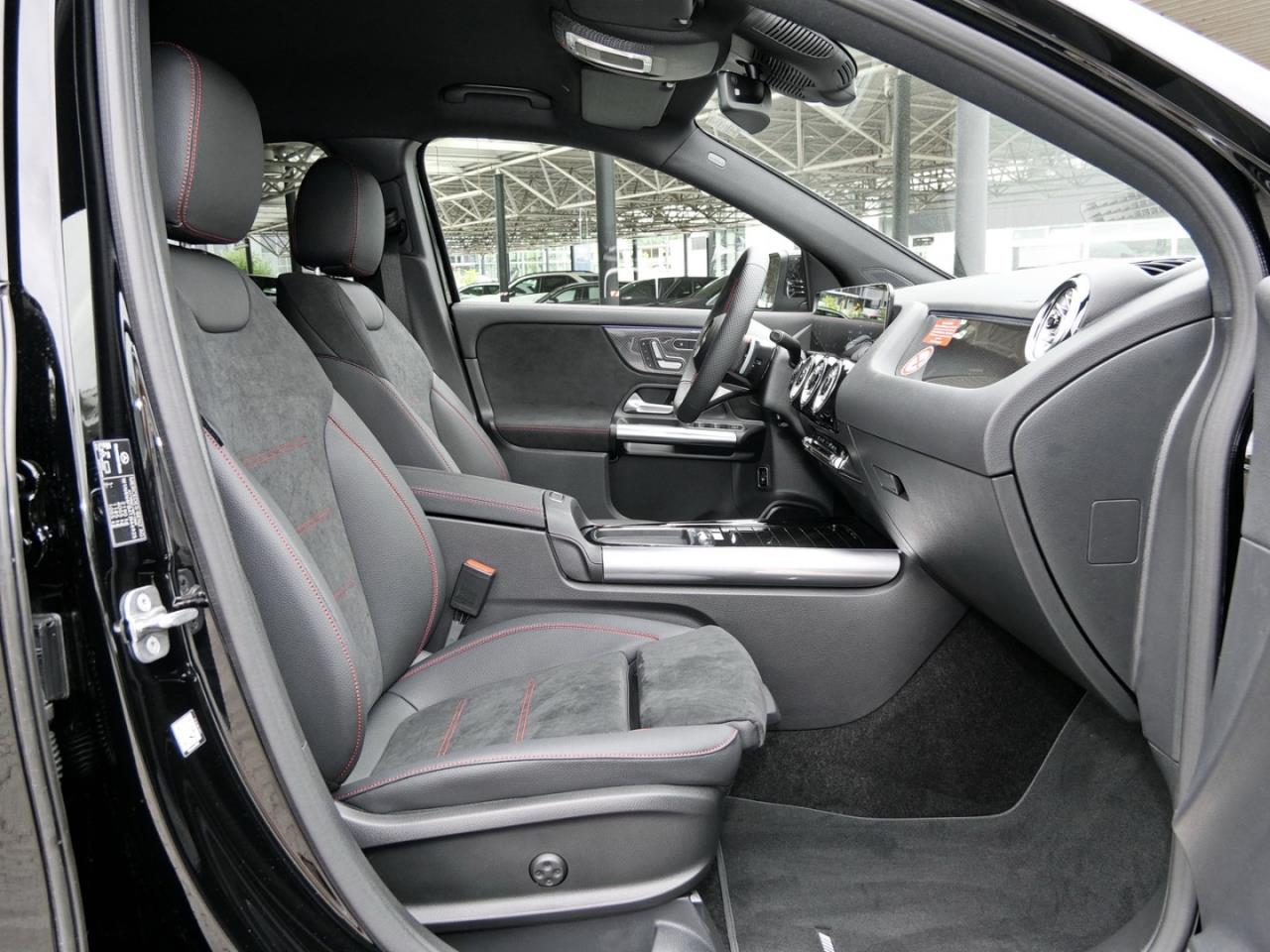 Mercedes-Benz GLA 220 4MATIC AMG Night Distronic 360° AHK