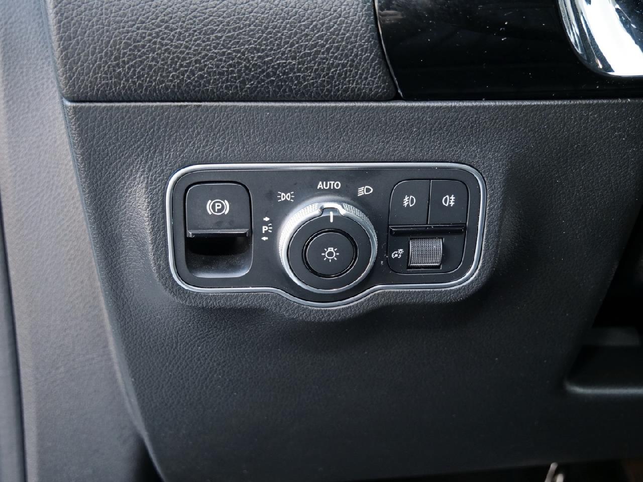 Mercedes-Benz GLA 220 d 4M Progressive Night Panorama AHK 360°