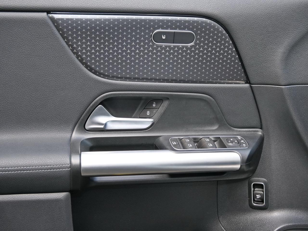 Mercedes-Benz GLA 220 d 4M Progressive Navi AHK Kamera EasyP