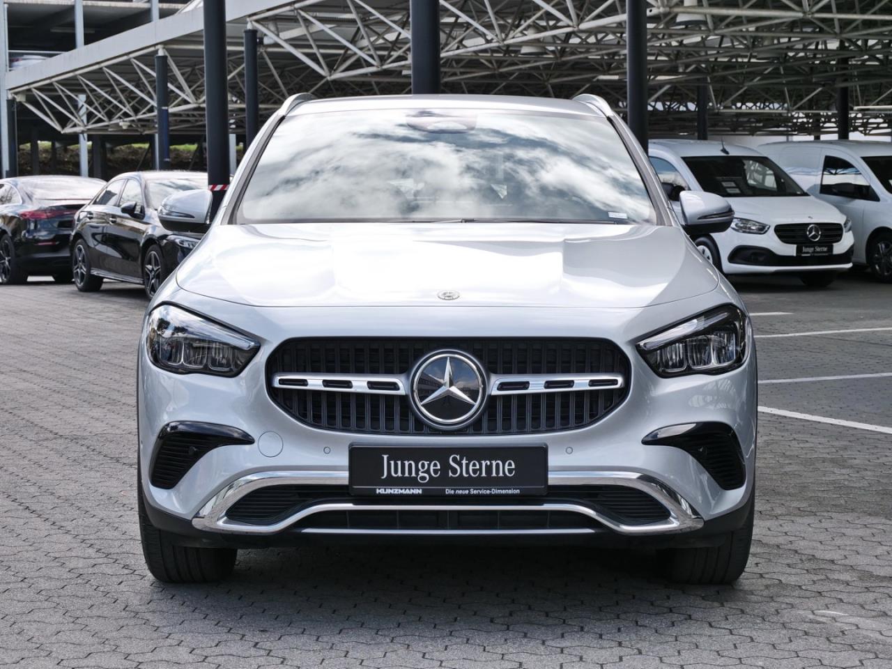 Mercedes-Benz GLA 220 d 4M Progressive Navi AHK Kamera EasyP