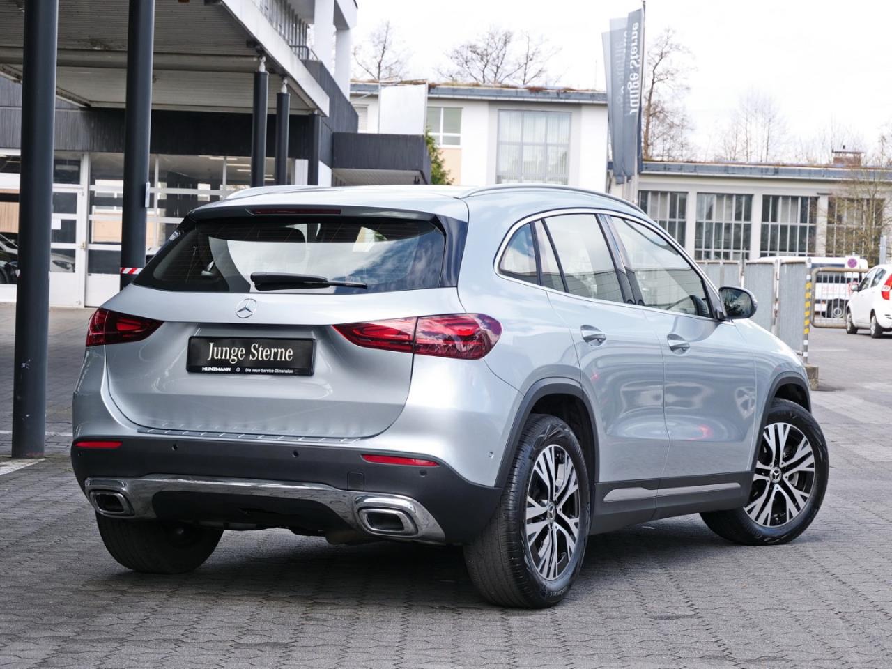 Mercedes-Benz GLA 220 d 4M Progressive Navi AHK Kamera EasyP