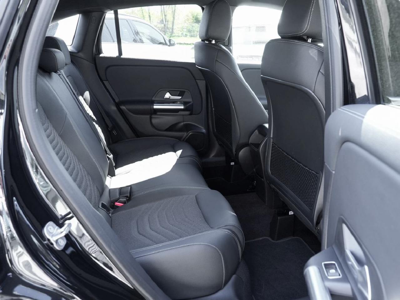 Mercedes-Benz GLA 220 d 4M Progressive Kamera Easy-Pack AHK