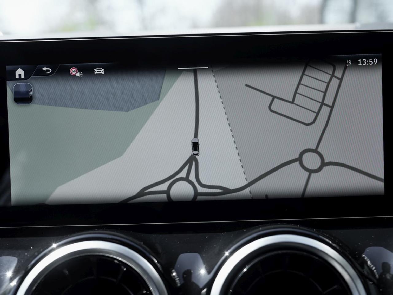 Mercedes-Benz GLA 220 d 4M Progressive Kamera Easy-Pack AHK